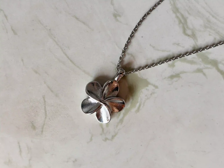 High quality cremation jewelry flower pendant necklace designed as a personal memorial for ashes